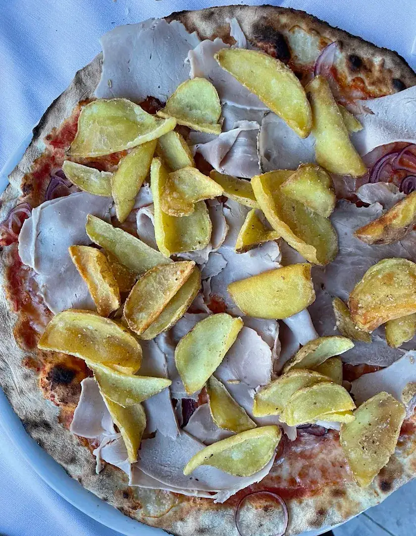 Pizza con porchetta e patate